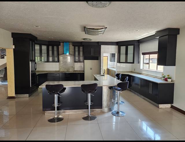 5 BEDROOM FREEHOLD FOR SALE IN WATERBERRY COUNTRY ESTATE